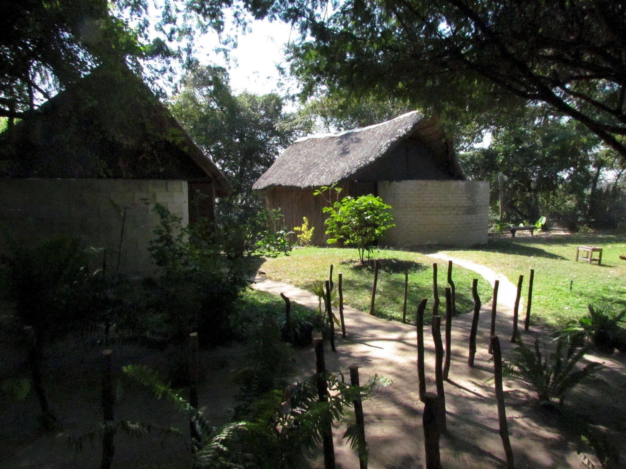 Caprivi Houseboat Safari Lodge Katima Mulilo ภายนอก รูปภาพ