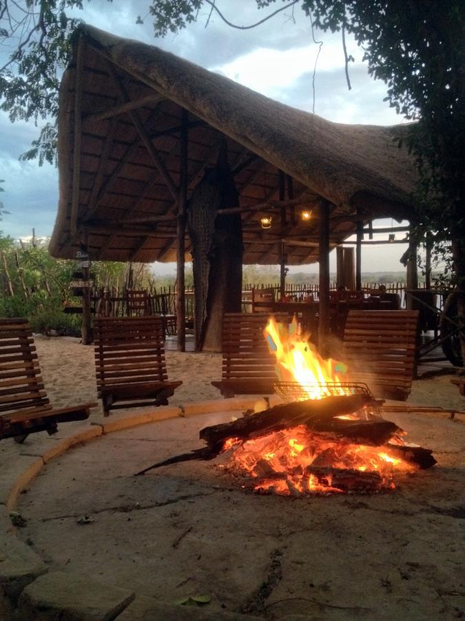 Caprivi Houseboat Safari Lodge Katima Mulilo ภายนอก รูปภาพ