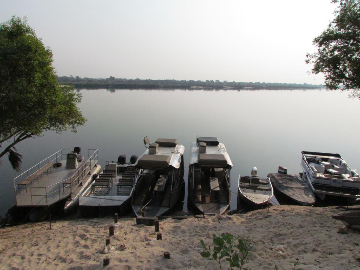 Caprivi Houseboat Safari Lodge Katima Mulilo ภายนอก รูปภาพ